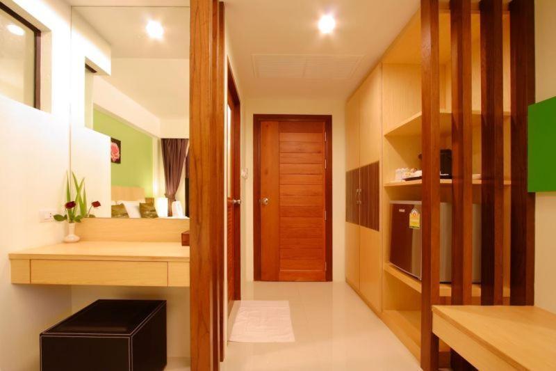 Kalim Beach Place Patong Eksteriør billede
