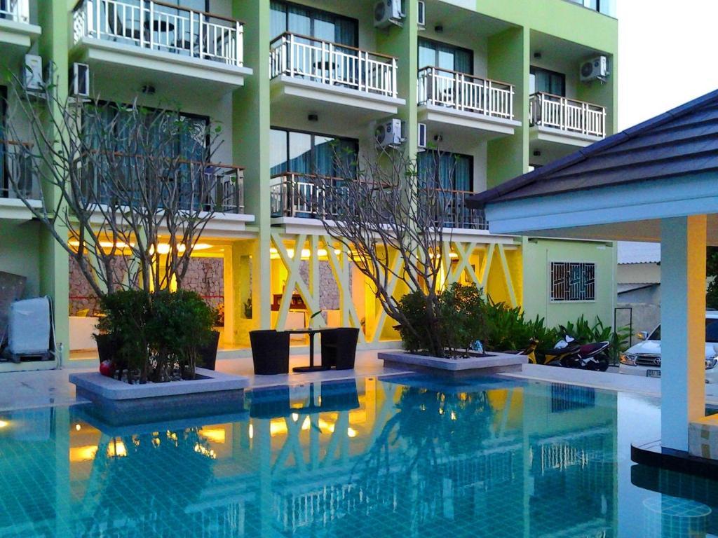 Kalim Beach Place Patong Eksteriør billede